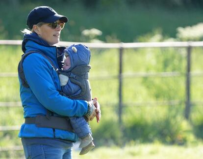 El penúltimo de los bisnietos de lsabel II es el tercer hijo de Zara y Mike Tindall. El pequeño nació en marzo y se ha llamado Lucas, pero como segundo nombre también lleva un Felipe en homenaje a su bisabuelo, que falleció apenas dos semanas después.