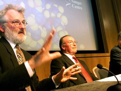 John Sulston, durante el anuncio de los resultados sobre el genoma humano en el a&ntilde;o 2000.
