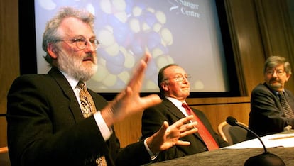 John Sulston, durante el anuncio de los resultados sobre el genoma humano en el año 2000.