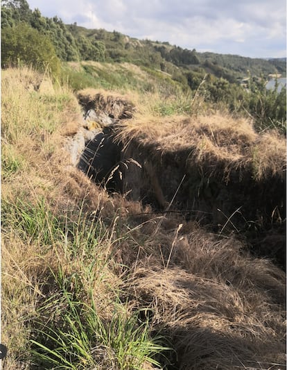 Hendiduras en los terrenos de la zona norte del lago minero de As Pontes.