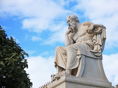 Estatua de Sócrates en la Academia de Atenas.