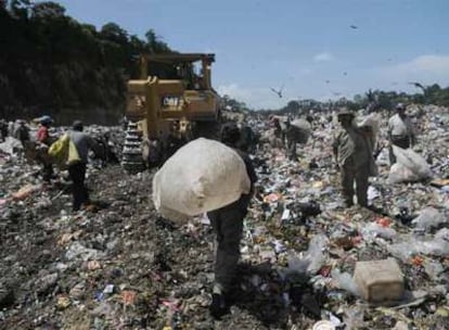 Vertedero en Guatemala donde han muerto al menos 4 personas y otras 20 han desaparecido tras una avalancha de basura