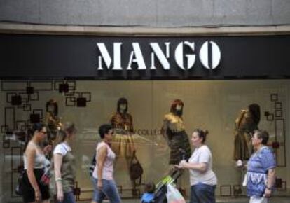 Escaparate de la tienda de ropa de la marca "Mango". EFE/Archivo