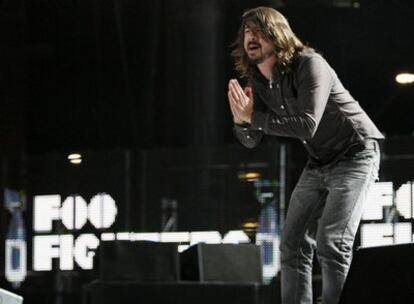 El líder de Foo Fighters, Dave Grohl, en un concierto en Los Ángeles en febrero de 2008