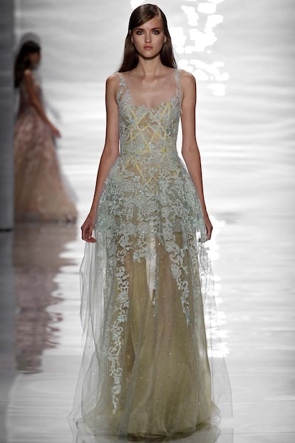 los interminables escotes de reem acra