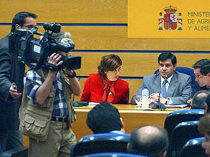 El subsecretario de Agricultura, Manuel Pacheco, en el centro, ayer en la reunión del Observatorio de los Precios.