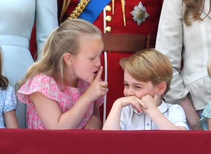 La bisnieta mayor de la reina, Savannah Phillips, y el príncipe Jorge durante la celebración del cumpleaños de Isabel II el pasado junio.