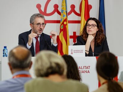 La vicepresidenta Aitana Mas y el consejero de Hacienda, Arcadi España, informan en rueda de prensa del proyecto de ley de Presupuestos de la Generalitat para 2023.