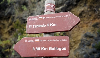 Señalización del Camino Real de la Costa y las Medianías, en la isla de La Palma.