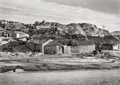 ‘Cottages in Ricobayo (Casas en Ricobayo)’. 