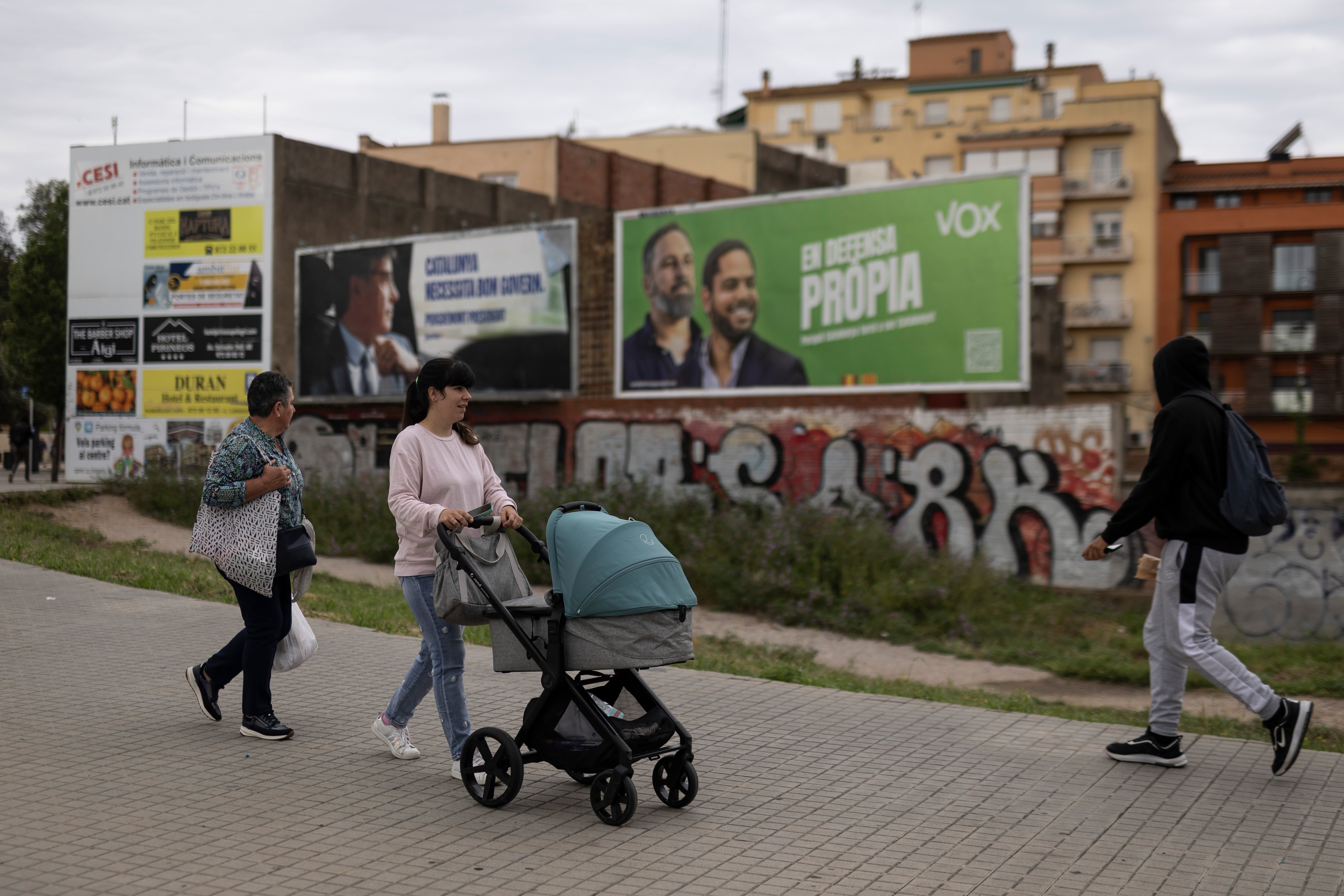 Carteles electorales en Figueres en las elecciones catalanas de 2024, donde ganó Junts, Vox fue tercera fuerza y Aliança cuarta.  
