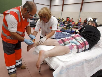 Los servicios sanitarios atienden las dolencias de los mineros.