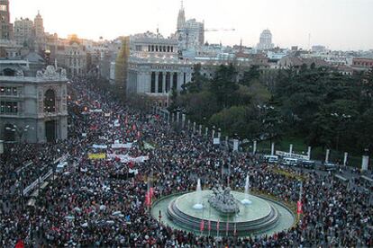 Multitudinaria manifestación en Madrid contra la guerra de Irak el 15 de  febrero de 2003.