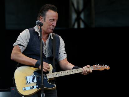El cantante Bruce Springsteen en un concierto en Christchurch, Nueva Zelanda, en 2017.