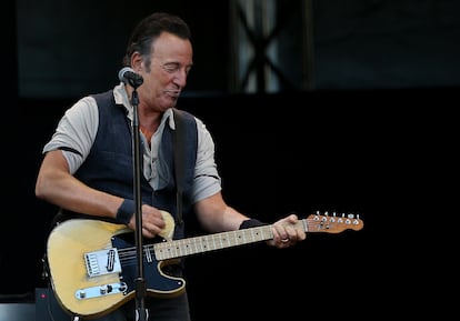 El cantante Bruce Springsteen en un concierto en Christchurch, Nueva Zelanda, en 2017.