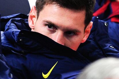 Messi en el banquillo antes del partido