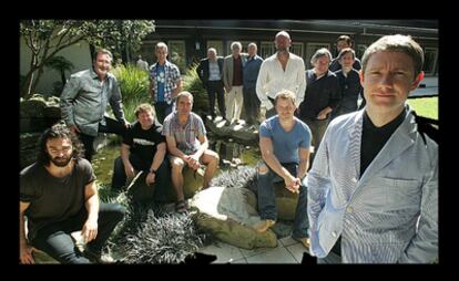 Martin Freeman (derecha) con el resto del reparto que encarnará a la compañía de enanos en la presentación en febrero del rodaje de 'El hobbit'.