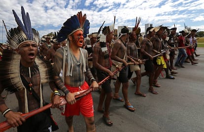 Índios durante protesto em Brasília nesta quinta-feira.