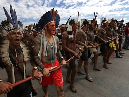 Índios durante protesto em Brasília nesta quinta-feira.