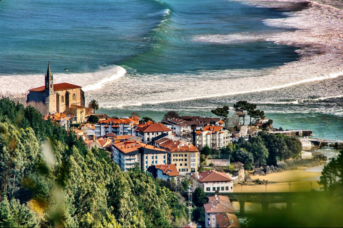 Gastronomía, paisaje y cultura atraen al País Vasco a quienes huyen de la masificación