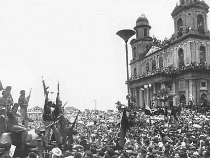 Daniel Ortega, en un acto electoral en febrero de 1990.