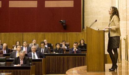 La consejera de Salud de la Junta de Andalucía, María Jesús Montero, durante su intervención en el pleno del Parlamento autonómico que ha aprobado la ley de muerte digna