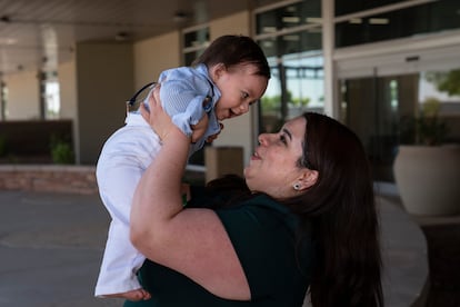 Linette Corrales con su hijo Zahid, en Yuma, Arizona.