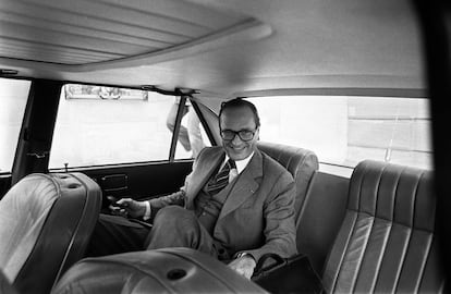 Jacques Chirac, en 1976, cuando era primer ministro de Francia, en un Peugeot 604.