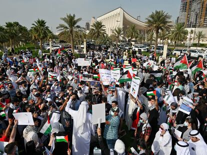 Manifestación en solidaridad con los palestinos el martes en Kuwait, la única monarquía del Golfo donde se permiten las protestas.