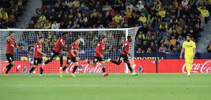 Los jugadores del Mallorca celebran el gol de Amath ante el Villarreal este domingo.