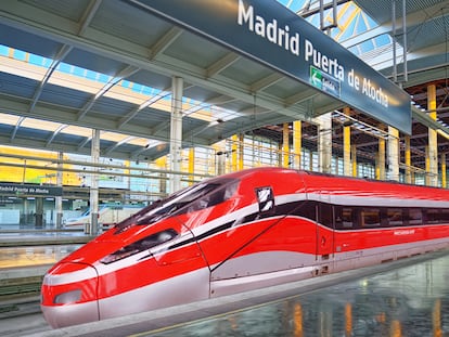 Recreación del tren Frecciarossa 1000 en la estación Puerta de Atocha de Madrid.