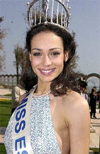 Eva González, en el certamen de belleza celebrado en Oropesa del Mar en 2003.