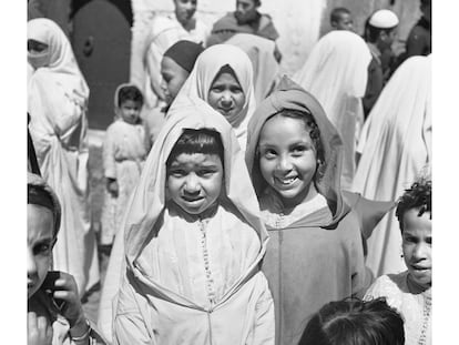 'Grupo de niñas' (Tánger, 1945), de Nicolás Muller.