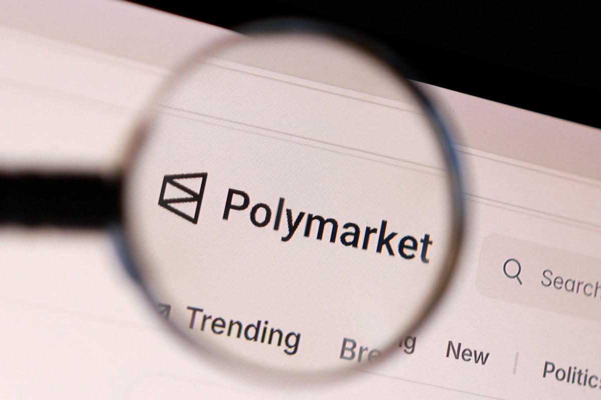 España bloquea Polymarket y Kalshi por operar sin licencia