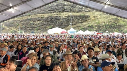 Asistentes al evento 'Diálogo con el Pueblo Indígena Náhuatl' en Milpa Alta, Ciudad de México.