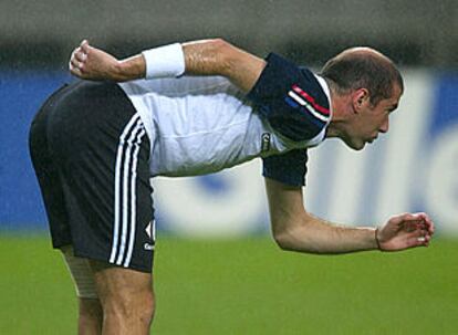 Zidane, la gran esperanza francesa para lograr su pase a octavos, en el entrenamiento de ayer.