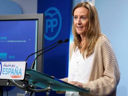 La vicesecretaria de Comunicación del PP, Marta González, durante la rueda de prensa posterior al comité de dirección del partido este luenes. 