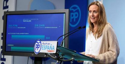 La vicesecretaria de Comunicación del PP, Marta González, durante la rueda de prensa posterior al comité de dirección del partido este luenes. 