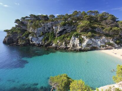 Vista de cala Macarelleta, en Menorca.