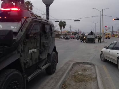 Un convoy militar avanza por Reynosa.