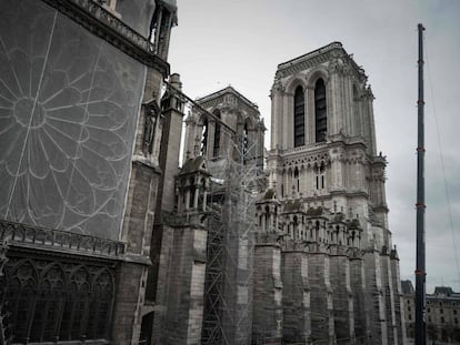 Una imagen de la catedral de Notre Dame tomada este 15 de octubre de 2019, donde se aprecian las redes protectoras de las obras de restauración.