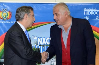 Bolivia&#039;s Hydrocarbons Minister Juan Jos&eacute; Sosa (left) meets with REE president Jos&eacute; Folgado.