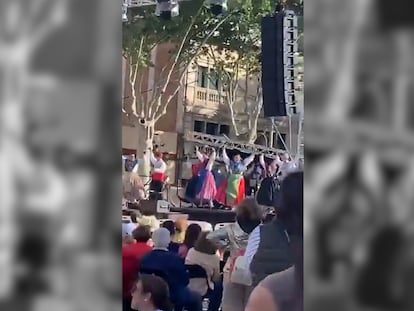 Tres heridos en Badalona al caer parte de la estructura de un escenario por el viento