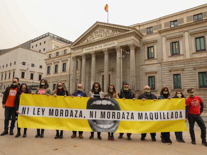 Concentración celebrada el día 15 ante el Congreso para reclamar la derogación de la llamada 'ley mordaza'.