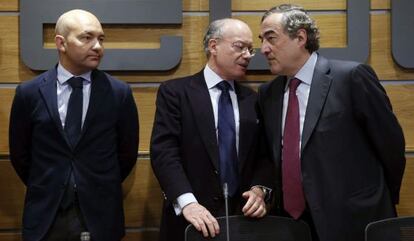El secretario de Estado de Comercio, el presidente del Instituto de Estudios Económicos y el presidente de CEOE, este martes.