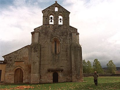 La iglesia románica de Santa Eufemia de Cozuelos, en Olmos de Ojeda, única edificación que permanece de las antiguas dependencias monacales.