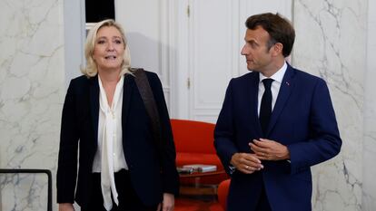 La líder del partido de extrema derecha Reagrupamiento Nacional, Marine Le Pen, y el presidente de Francia, Emmanuel Macron, en una imagen de archivo.