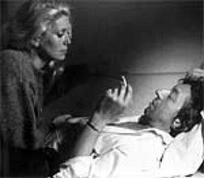 Catherine Deneuve y Serge Gainsbourg, en el rodaje de 'Je vous aime' (1980), de Claude Berri.
