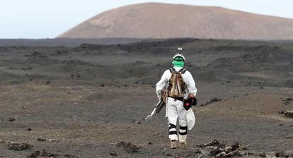 El astronauta Mathias Maurer durante una de las pruebas de recogida de muestras que est realizando la Agencia Espacial Europea (ESA) en Lanzarote.