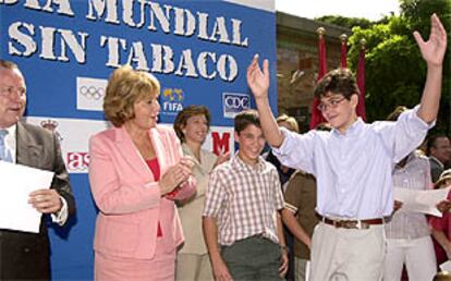 La ministra de Sanidad, Celia Villalobos en la entrega de los premios del concurso <b></b><i>Deporte sin tabaco</i>.